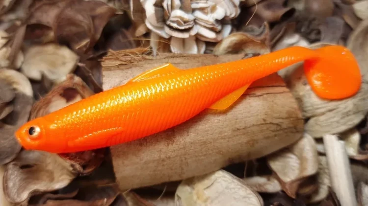 przyneta-gumowa-kosiarz-100-carrot-pearl-bratkobaits.webp