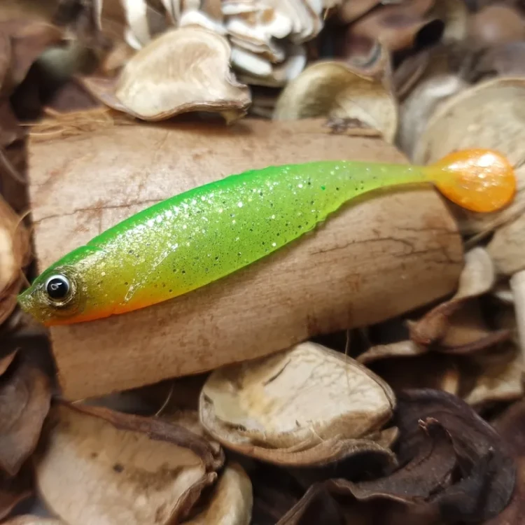 przyneta-collab-baits-studio-crystal-green-kopytko-65mm.webp