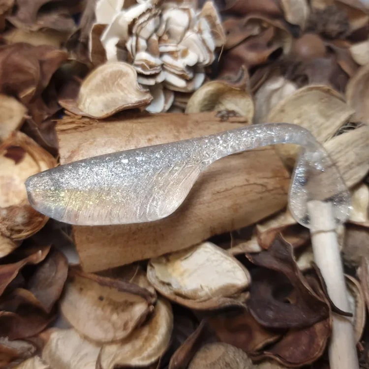 crystal-pearl-enemy-80mm-mrbaits-przyneta-gumowa.webp