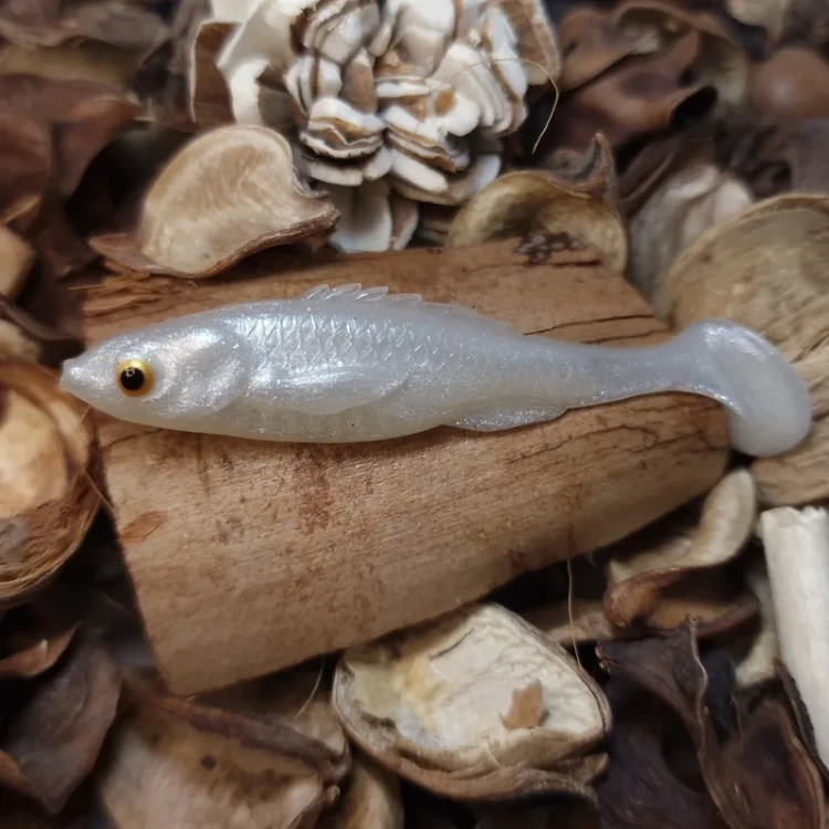 przyneta-gumowa-demon-65mm-bratkobaits-pearl.webp
