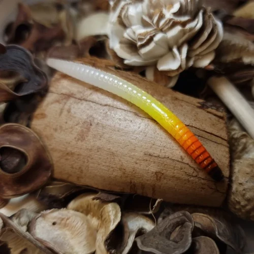 Dzdzownica_przyneta_gumowa_handmade_collab_baits_studio.webp