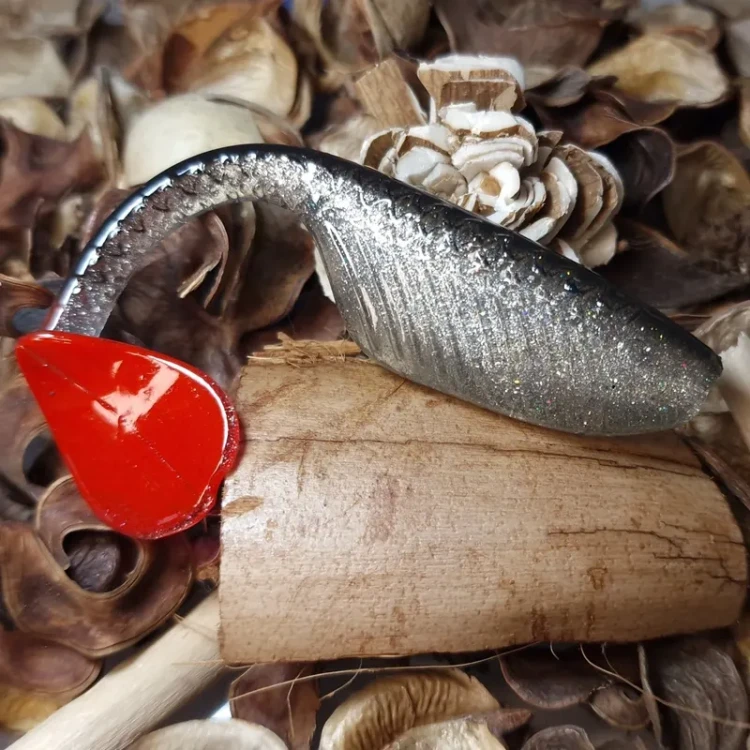 enemy-100mm-mrbaits-przyneta-gumowa-silver.webp