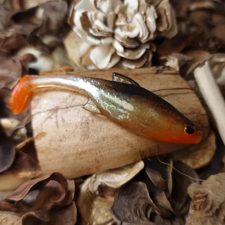 przyneta-gumowa-krąpik-carrot-collab-baits-studio-handmade.webp