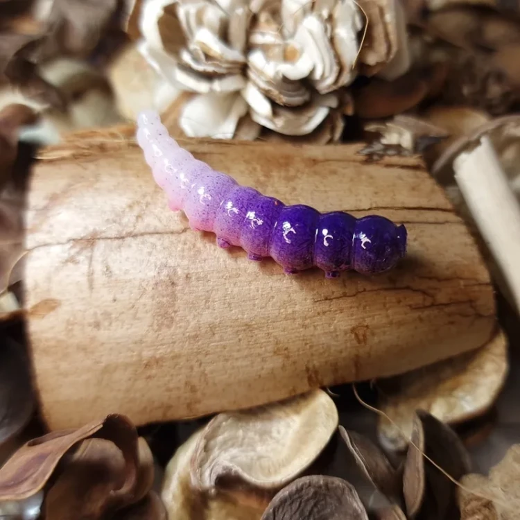 przyneta-gumowa-larva-35mm-handmade.webp