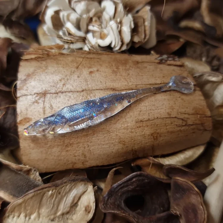 przyneta-gumowa-imitacja-narybku-handmade-lures.webp