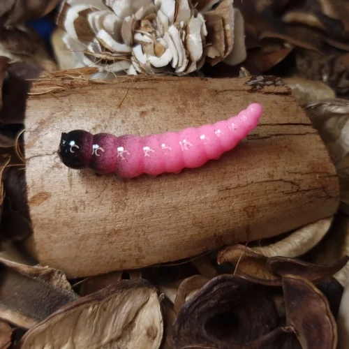 collab-baits-larva-handmade-pink.webp