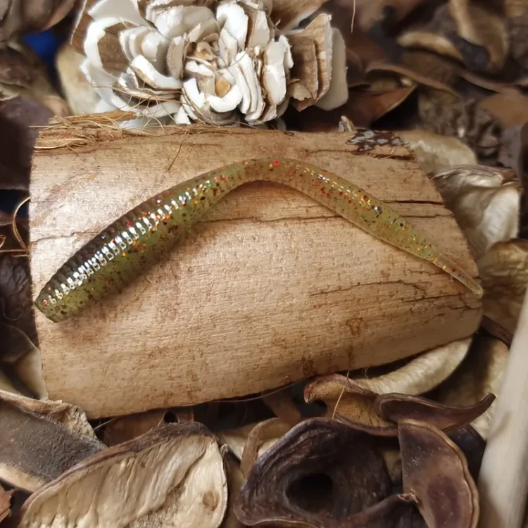 przyneta-gumowa-collab-baits-studio-pijawka-handmade.webp